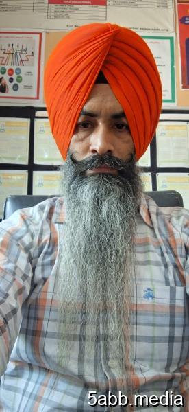 ਜ਼ਿੰਦਗੀ ਦੀ ਗਿਣਤੀ ਮਿਣਤੀ ਦਾ ਪਤਾ ਨਹੀਂ, ਭਾਰ ਈਰਖਾ ਦਾ ਮਣਾਂ ਮੂੰਹੀ ਚੁੱਕੀ ਫਿਰਦੇ ਹਾਂ ।